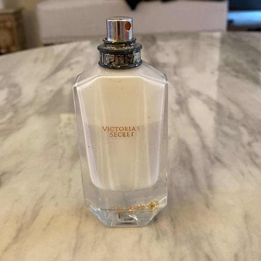 VS VERY SEXY NOW 75% full